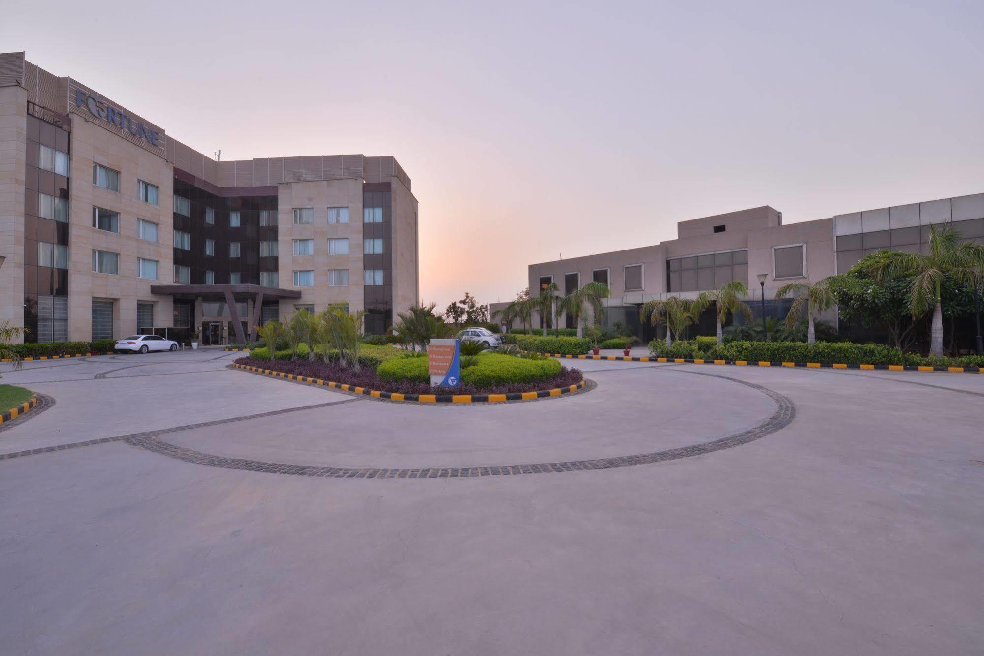 Fortune Park Orange, Sidhrawali, Gurugram - Member Itc Hotels' Group Bhiwadi Екстериор снимка